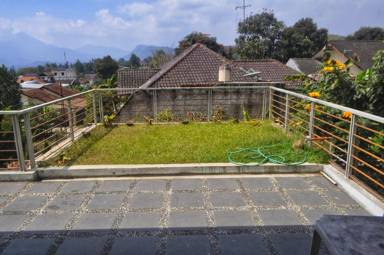 Dallil Putra Villa Lembang Bagian luar foto